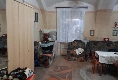 Apartament 2 camere la curte comuna, central, Str. Tudor Vladimirescu nr 25 - 2
