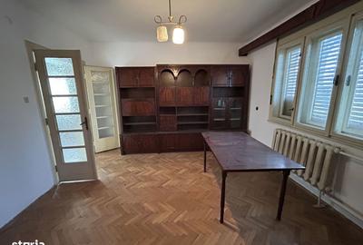Casă cu 4 camere cu Teren 1484 Mp în Vladimirescu