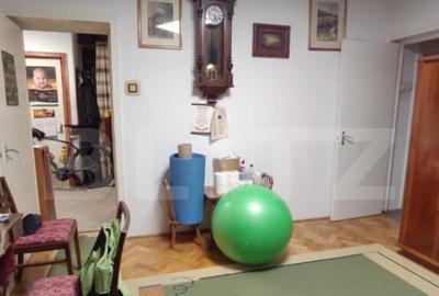 Apartament spa?ios cu 3 camere + garaj , situat intr-o zon - 5