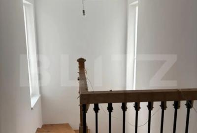 Casă cu 4 camere cu Teren 600 Mp în Central