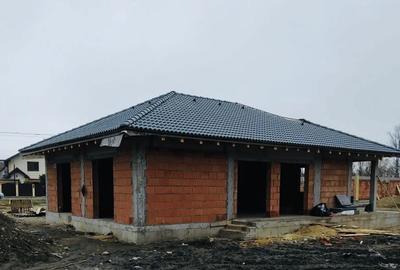 Casă cu 3 camere cu Teren 500 Mp în Central - 1