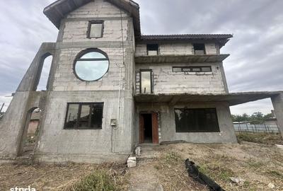 Casă cu 4 camere cu Teren 1248 Mp în Perieți - 2