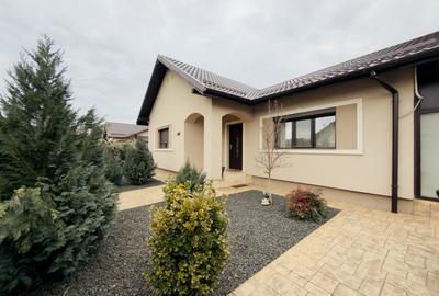 Casa individuala 4 camere, mobilata modern, teren 404mp in Utvin - 1