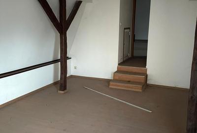 Casă cu 4 camere în Central - 1