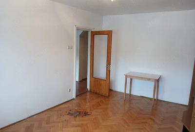 Apartament cu 3 camere decomandat în Petros - 2