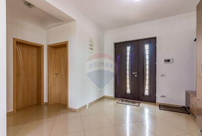 Casă cu 4 camere cu Canalizare în Corbeanca