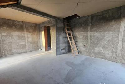 Casă cu 4 camere cu Teren 800 Mp în Central - 3