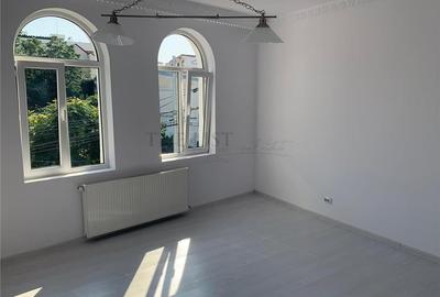 Casă individuală cu 9 camere cu Canalizare în Romană - 11