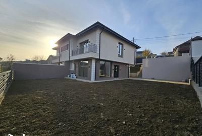 Casă cu 4 camere cu Teren 390 Mp în Podu Roș - 13