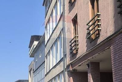 Spațiu comercial, de 202.35000610352 mp, în Central - 9