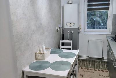 Apartament cu 3 camere decomandat în Micro 5 - 6