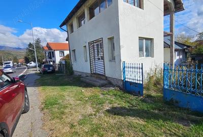 Casă cu 5 camere în Central - 2