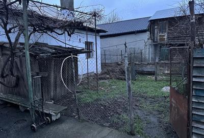 Casă cu Teren 1007 Mp în Central - 1