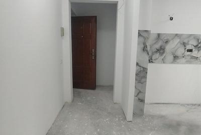 Apartament cu 2 camere semidecomandat în Tractorul - 9