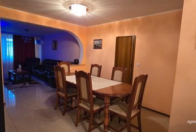 Apartament cu 4 camere decomandat în Central