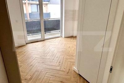 Apartament cu 3 camere decomandat în Tractorul - 3