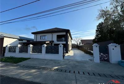 Casă cu 9 camere cu Teren 1134 Mp în Golești - 2