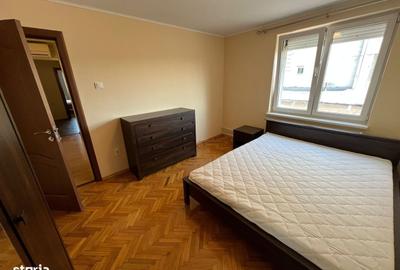 Apartament cu 3 camere decomandat în 7 Noiembrie - 8