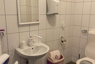 Spațiu comercial, de 200 mp, în Central - 3