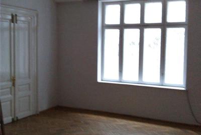 Casă cu 10 camere cu Teren 335 Mp în Cișmigiu - 3