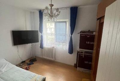 Apartament cu 2 camere semidecomandat, mobilat în Berceni