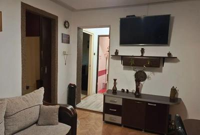 Apartament cu 3 camere semidecomandat în Rovinari - 3