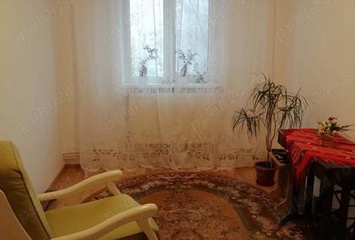 Apartament cu 3 camere decomandat în Viziru 3 - 5