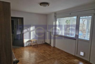 Apartament cu 3 camere semidecomandat în Titan