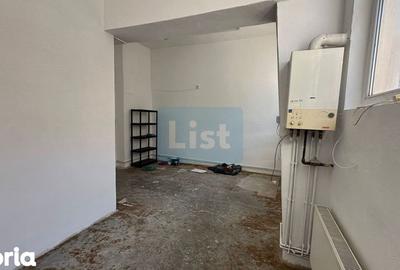 Spațiu comercial, de 80 mp, în Central - 4