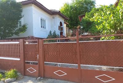 Casă cu 4 camere în Bucovăț - 1