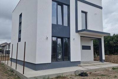 Casă cu 5 camere în Cumpăna
