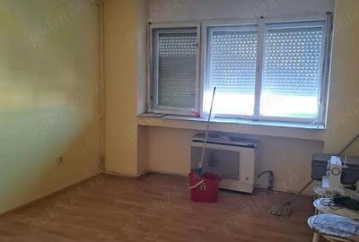 Apartament cu 3 camere semidecomandat în Micro 16 - 1