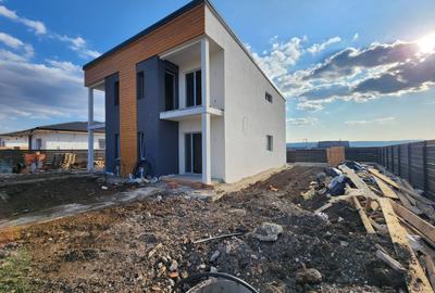 Duplex cu 3 camere cu Canalizare în Miroslava