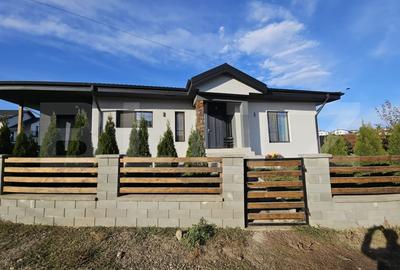 Casa 3 camere, 118 mp, zona Valea Adanca - 1