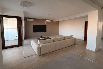 Apartament cu 3 camere decomandat, mobilat în Băneasa
