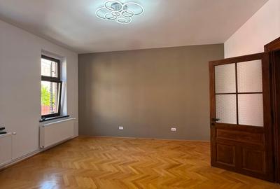 Casă cu 2 camere cu Teren 421 Mp în Centrul Civic
