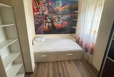 Apartament cu 3 camere semidecomandat în Vitan