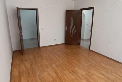 Apartament 2 camere nemobilat, recent renovat, etajul 4, zona bd dacia piatra neamt - 9