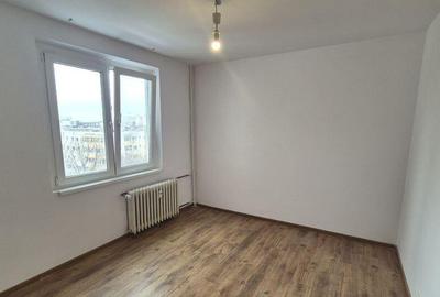 Apartament cu 3 camere semidecomandat în Gorjului