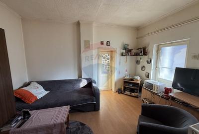 Casă cu 5 camere cu Teren 232 Mp în Central - 6