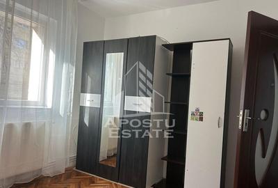 Apartament cu 3 camere semidecomandat în Dâmbovița