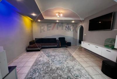 Apartament 4 camere decomandat cu loc de parcare etajul 3 - 1