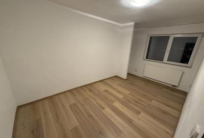 Apartament cu 3 camere decomandat în Dâmbovița - 2