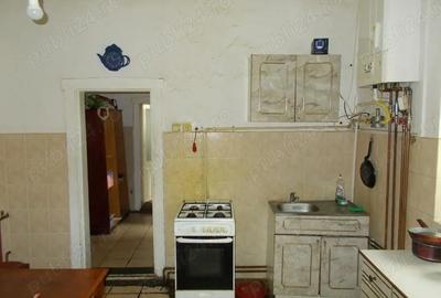 Casă cu 4 camere cu Teren 1800 Mp în Pișchia - 2