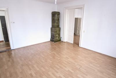 Casă individuală cu 6 camere cu Canalizare în Andrei Mureșanu - 7