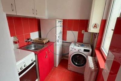 Apartament cu 2 camere semidecomandat, mobilat în Decebal