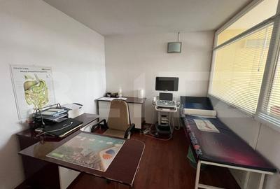 Policlinica medicala de vanzare, 8 incaperi, 380 mp, zona centrala