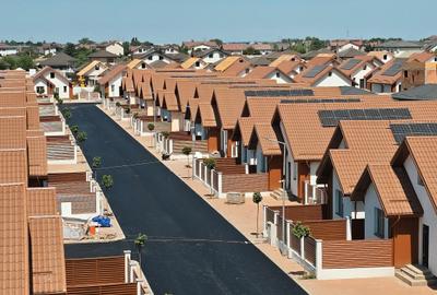 ANSAMBLU REZIDENTIAL   ASFALTAT /  SUPRAVEGHEAT/  PANOURI FOTOVOLTAICE GRATUIT