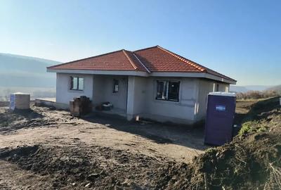 Casa semifinisata situata in Livezeni - 5