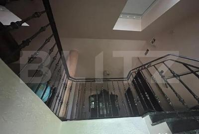 Casă cu 7 camere cu Piscina în Dumbrăvița